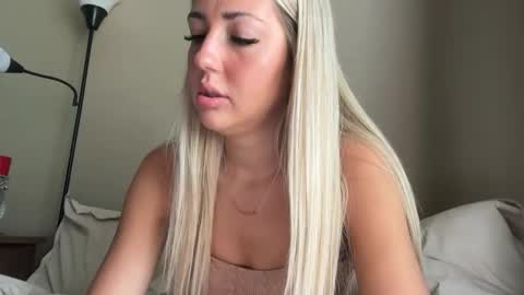 Snapshot of lizzy2bizzy chatting on May 2026 06:17:01 PM lizzy2bizzy online show from May 2026 06:17:01 PM