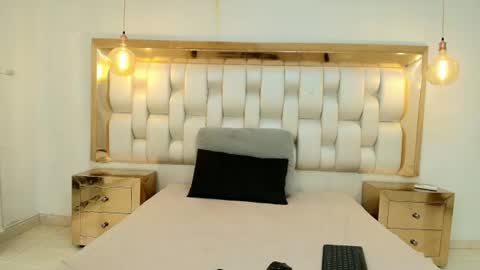 LIZZY RAVEN online show from July 2026 12:00:01 PM