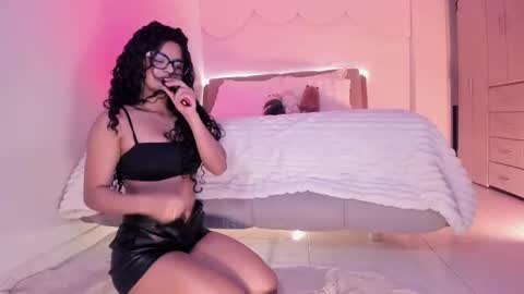 Snapshot of lm_kloeeh chatting on September 2025 01:43:01 AM Kloe see you 28-11  to celebrate my birthday online show from September 2025 01:43:01 AM