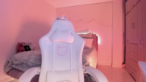 Snapshot of lm_kloeeh chatting on October 2025 10:11:02 PM Kloe see you 28-11  to celebrate my birthday online show from October 2025 10:11:02 PM