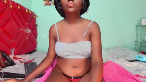 Snapshot of loaisisadaams chatting on October 2025 10:35:01 AM loaisisAdamss online show from October 2025 10:35:01 AM