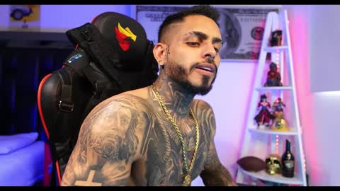 logan_hugh8 online show from December 2024 08:10:02 PM