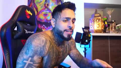 logan_hugh8 online show from October 2025 11:36:01 PM