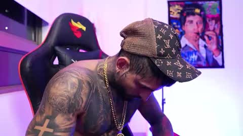 logan_hugh8 online show from November 2025 05:39:01 AM