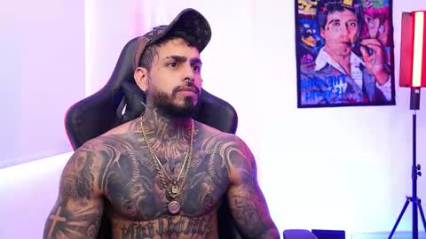 logan_hugh8 online show from November 2025 07:19:02 PM