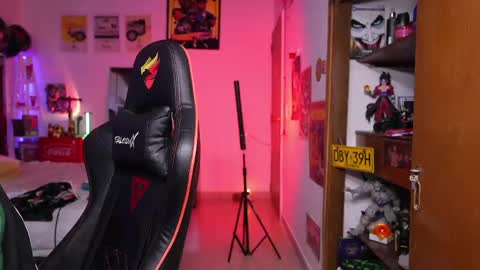 logan_hugh8 online show from April 2026 09:07:01 AM