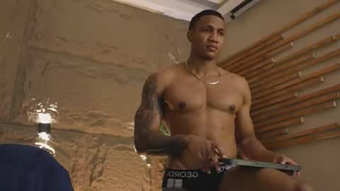 logan_varela online show from December 2025 11:01:02 PM