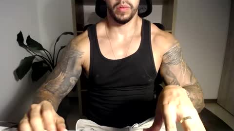 Logan Wolfp online show from June 2026 01:00:01 AM