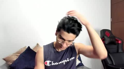 Snapshot of logannick chatting on November 2025 08:25:01 AM Logan online show from November 2025 08:25:01 AM