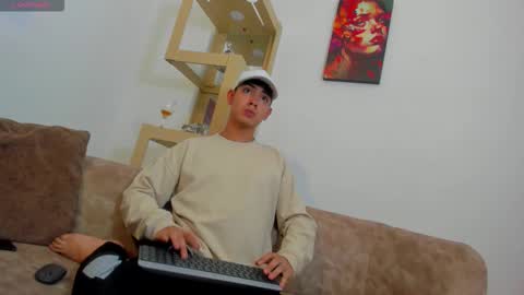 logantwink18 online show from January 2026 05:12:01 AM