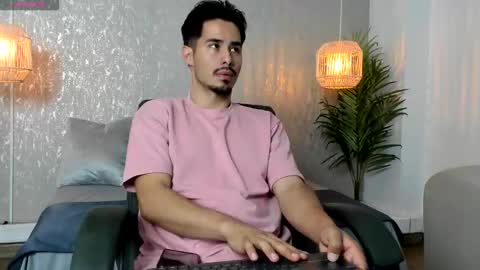 Snapshot of loghan_fox chatting on September 2025 03:34:01 AM Loghan online show from September 2025 03:34:01 AM