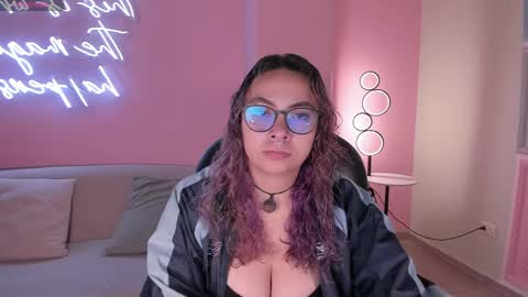 Snapshot of loiseharper chatting on May 2026 07:20:01 PM Loise online show from May 2026 07:20:01 PM
