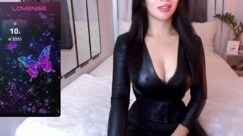 Mistress L online show from April 2026 01:53:01 PM