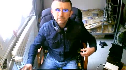 Snapshot of lokoum39 chatting on March 2025 09:34:02 AM lokoum39 online show from March 2025 09:34:02 AM