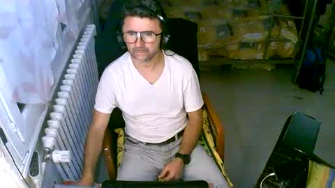 Snapshot of lokoum39 chatting on September 2025 06:44:01 PM lokoum39 online show from September 2025 06:44:01 PM