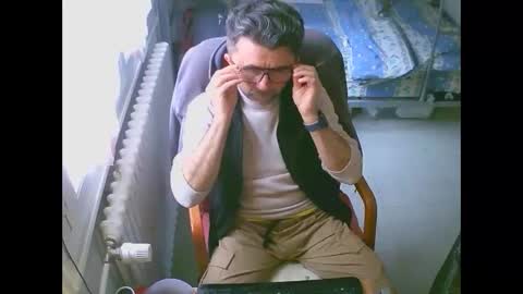 Snapshot of lokoum39 chatting on March 2026 01:06:02 PM lokoum39 online show from March 2026 01:06:02 PM