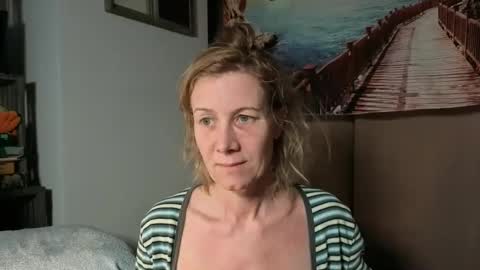 Snapshot of lola_belgium chatting on May 2026 06:40:02 AM lola_belgium online show from May 2026 06:40:02 AM