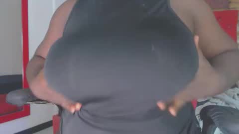 Snapshot of lola_honney chatting on April 2026 11:03:02 AM lola_honney online show from April 2026 11:03:02 AM