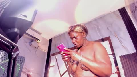 Lola online show from March 2026 11:43:01 PM