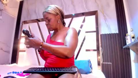 Snapshot of lola_hornei chatting on May 2026 11:53:01 AM Lola online show from May 2026 11:53:01 AM