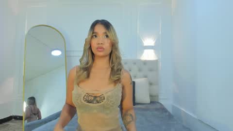 lola red online show from April 2026 07:26:02 PM