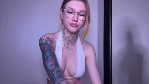 Snapshot of lola_sunnie chatting on May 2026 07:31:01 PM Adelia online show from May 2026 07:31:01 PM