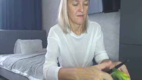 Snapshot of lolaaelita chatting on October 2025 06:44:01 AM Lola online show from October 2025 06:44:01 AM