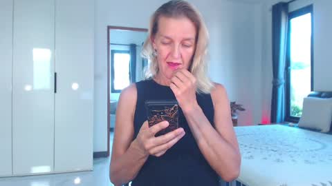 Lola online show from April 2026 10:05:02 AM