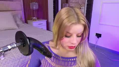 Snapshot of lolaangellx chatting on May 2026 09:12:02 PM Lola Angel online show from May 2026 09:12:02 PM