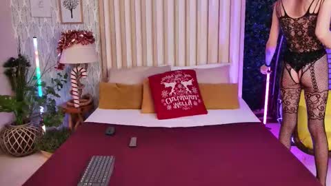 Lola online show from December 2025 07:42:02 PM