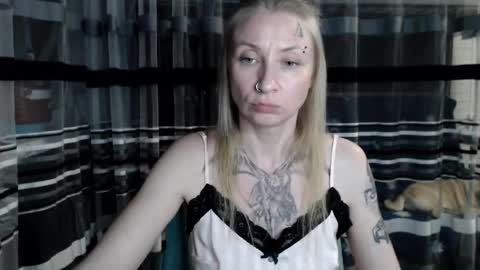 Snapshot of lollifox_1 chatting on November 2025 06:18:02 PM Lisa online show from November 2025 06:18:02 PM