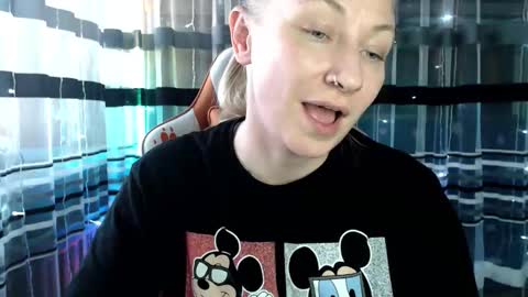 Snapshot of lollifox_1 chatting on January 2026 05:27:02 PM Lisa online show from January 2026 05:27:02 PM