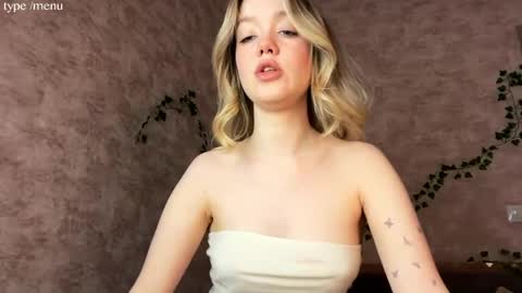 Mia online show from April 2026 08:18:02 AM