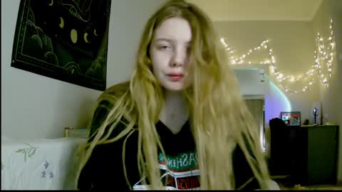 Snapshot of lollylol11 chatting on December 2024 11:24:02 PM Lilly online show from December 2024 11:24:02 PM