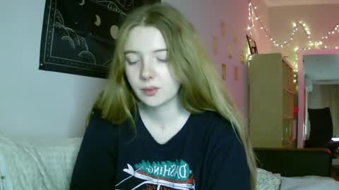 Snapshot of lollylol11 chatting on December 2024 05:05:01 PM Lilly online show from December 2024 05:05:01 PM
