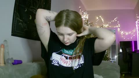 Snapshot of lollylol11 chatting on January 2025 04:49:02 PM Lilly online show from January 2025 04:49:02 PM