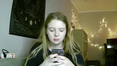 Snapshot of lollylol11 chatting on January 2025 09:30:01 PM Lilly online show from January 2025 09:30:01 PM