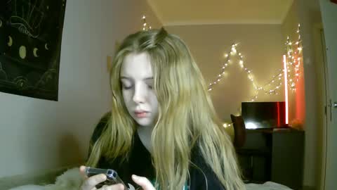 Snapshot of lollylol11 chatting on January 2025 12:57:01 AM Lilly online show from January 2025 12:57:01 AM