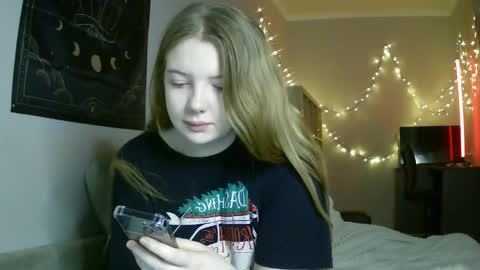 Snapshot of lollylol11 chatting on January 2025 03:32:01 PM Lilly online show from January 2025 03:32:01 PM