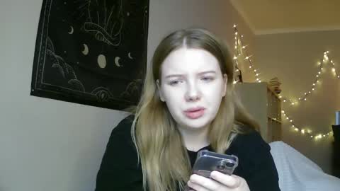 Snapshot of lollylol11 chatting on January 2025 12:52:01 PM Lilly online show from January 2025 12:52:01 PM