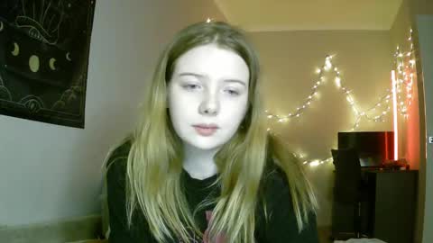 Snapshot of lollylol11 chatting on January 2025 10:01:01 PM Lilly online show from January 2025 10:01:01 PM