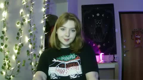 Snapshot of lollylol11 chatting on February 2025 04:00:02 PM Lilly online show from February 2025 04:00:02 PM