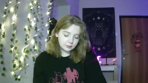 Snapshot of lollylol11 chatting on February 2025 04:13:02 PM Lilly online show from February 2025 04:13:02 PM