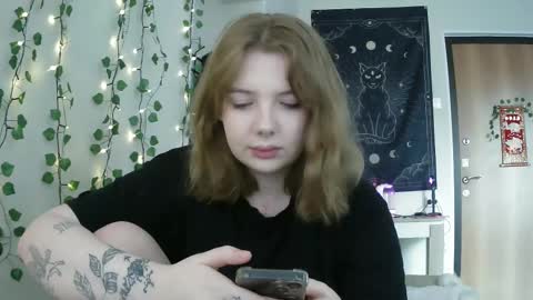 Snapshot of lollylol11 chatting on February 2025 12:36:01 PM Lilly online show from February 2025 12:36:01 PM