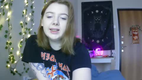 Snapshot of lollylol11 chatting on March 2025 12:43:01 PM Lilly online show from March 2025 12:43:01 PM