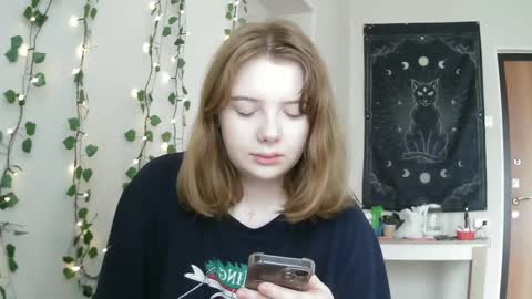 Snapshot of lollylol11 chatting on March 2025 10:02:01 AM Lilly online show from March 2025 10:02:01 AM