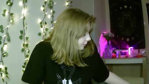 Snapshot of lollylol11 chatting on March 2025 04:57:01 PM Lilly online show from March 2025 04:57:01 PM