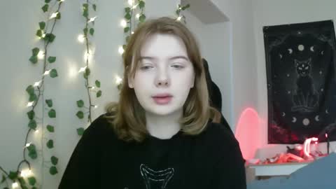 Snapshot of lollylol11 chatting on March 2025 11:20:01 AM Lilly online show from March 2025 11:20:01 AM