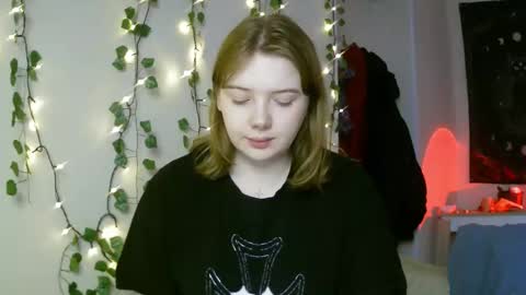 Snapshot of lollylol11 chatting on March 2025 02:23:02 PM Lilly online show from March 2025 02:23:02 PM
