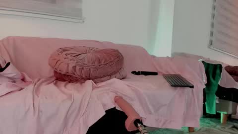 Snapshot of lollypetitte_ chatting on February 2026 06:22:01 AM Lolly online show from February 2026 06:22:01 AM